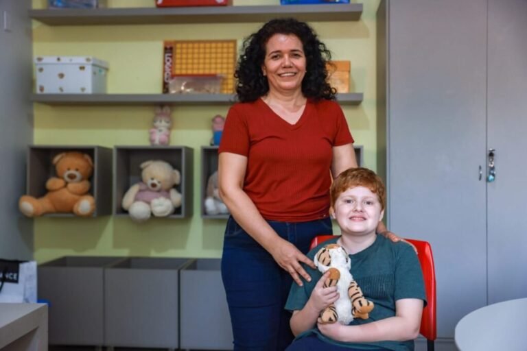 Docente autista se destaca no ensino especializado para crianças com TEA em Palmas