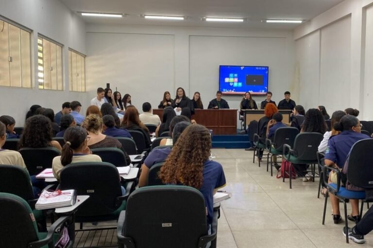 ETIs Padre Josimo e Anísio Teixeira têm alunos como jurados em simulado organizado por estudantes de Direito da Unitins
