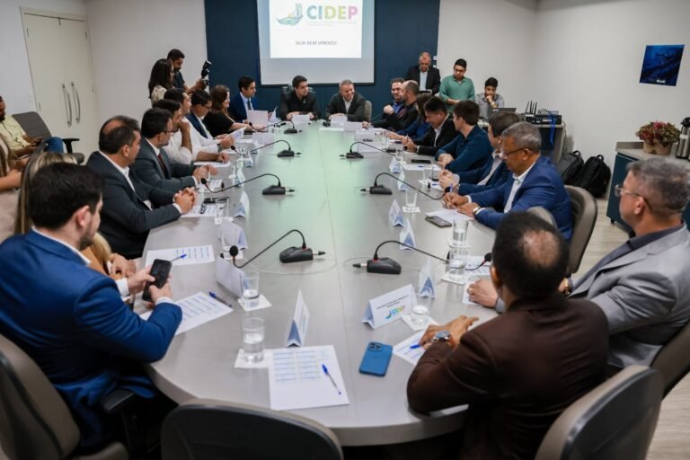 Eduardo Siqueira Campos empossa integrantes do Conselho de Inovação e Desenvolvimento Econômico de Palmas – Diário do Tocantins
