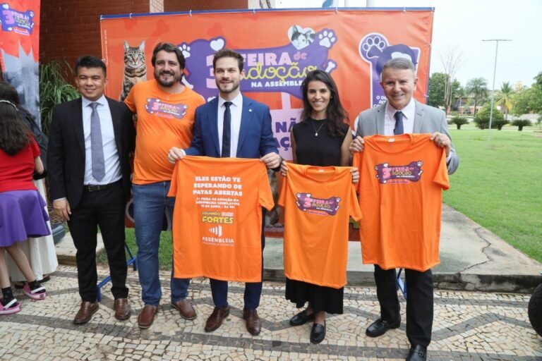 Prefeito de Palmas reforça apoio ao bem-estar animal em Feira de Adoção na Assembleia Legislativa
