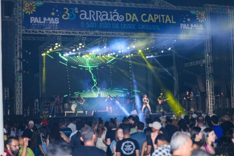 Moleca Sapeca e Dorivã agitam o público e levantam poeira no terceiro dia do Arraiá da Capital