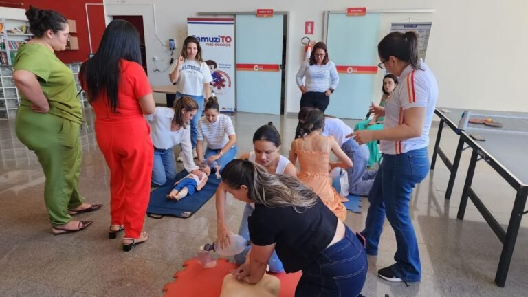 Capacitação em desfibriladores para profissionais da saúde de Palmas