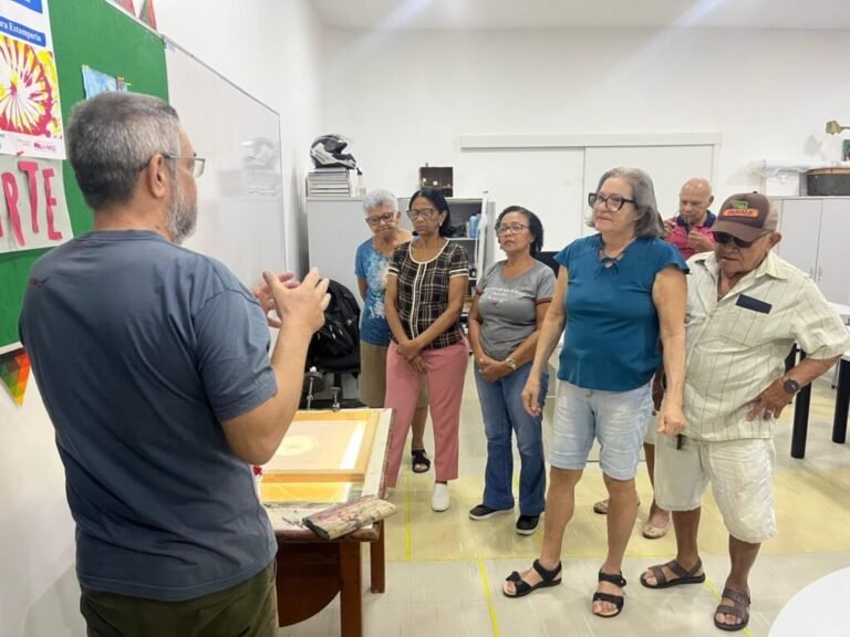 Idosos do Cras Krahô participam de oficina de serigrafia no Espaço +Cultura